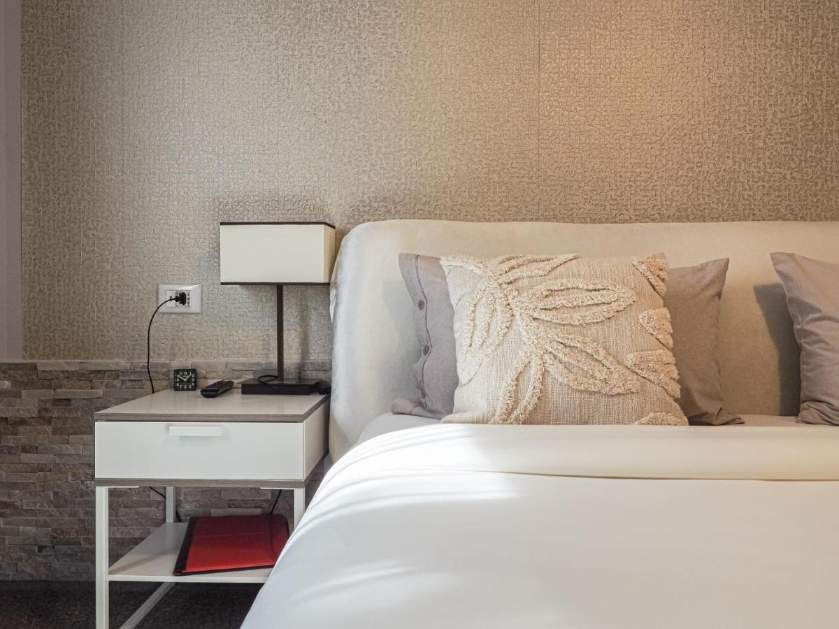 For You Apartments Gold & Silver ซีบิว ภายนอก รูปภาพ