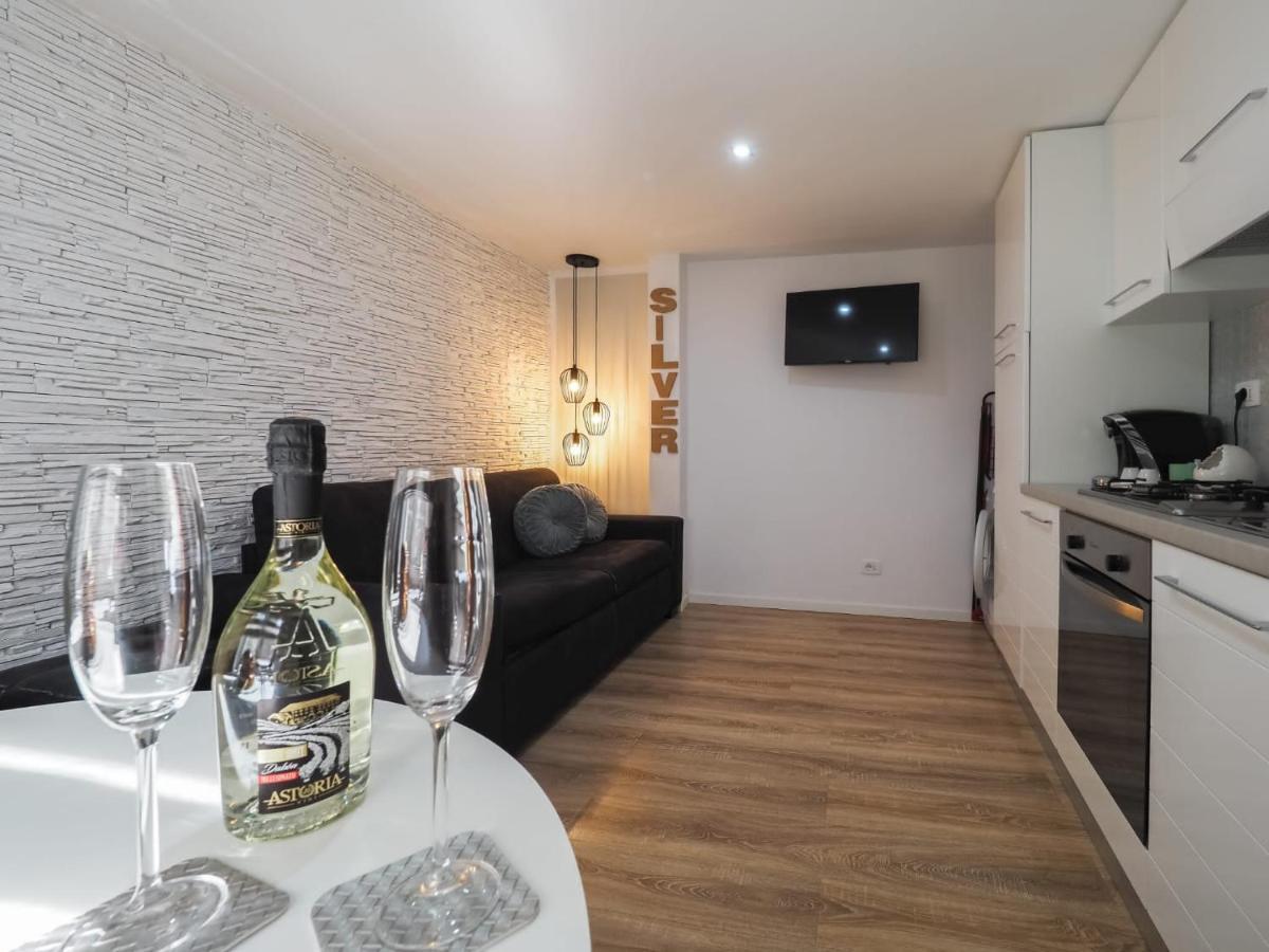 For You Apartments Gold & Silver ซีบิว ภายนอก รูปภาพ